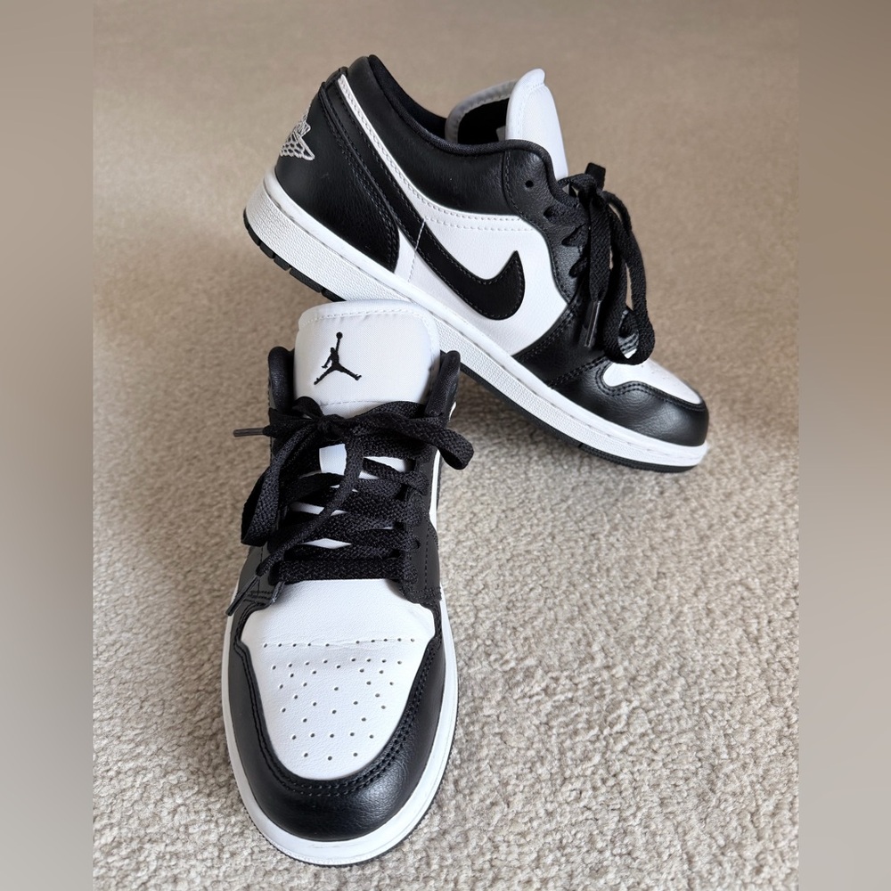 Air Jordan 1 Low  - White and Black